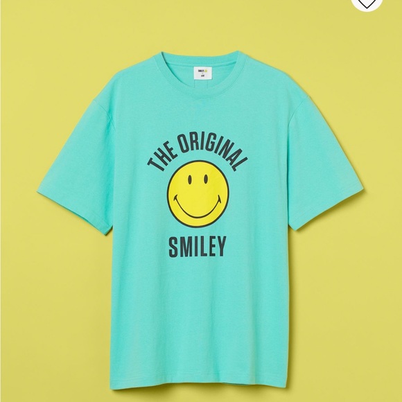 H&M Tops - H&M regular fit T-shirt